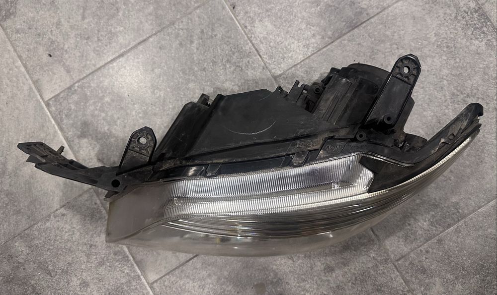 Ляв фар за Мицубиши Аутлендър 2006г.