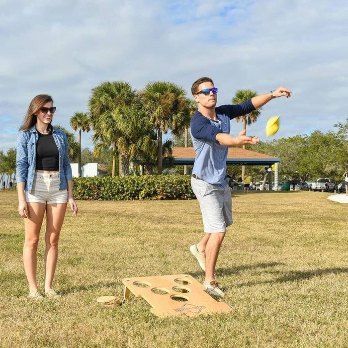 Игра корнхол. Корнхол уйини