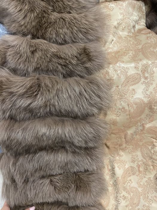 Продам меховой жилет из песца
