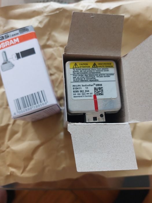 De vanzare 2  becuri  auto d3s