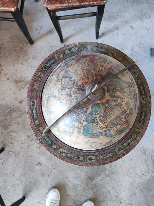 Старинен глобус за алкохол