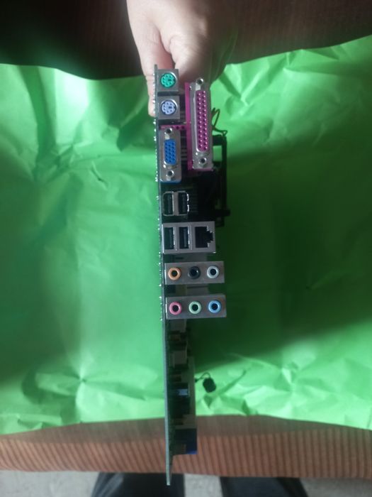 Componente pc și un monitor