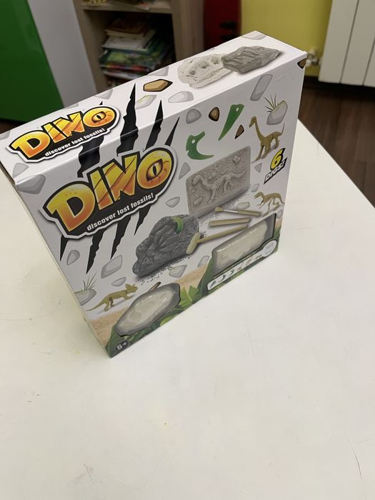 NOU! Vand joc DINO kit sapat in piatra 6+