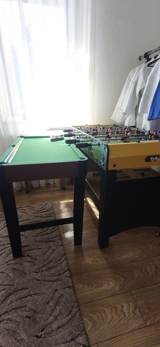 Masa de biliard și masa de fotbal