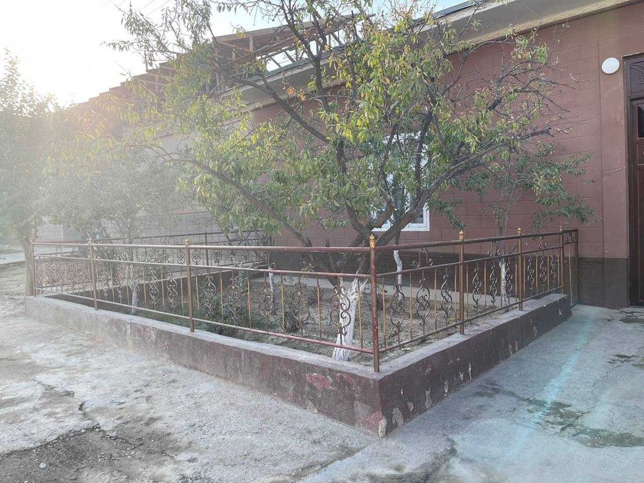 Зудлик билан ховли сотилади 6 сотих барча шароити бор яшаб турилган