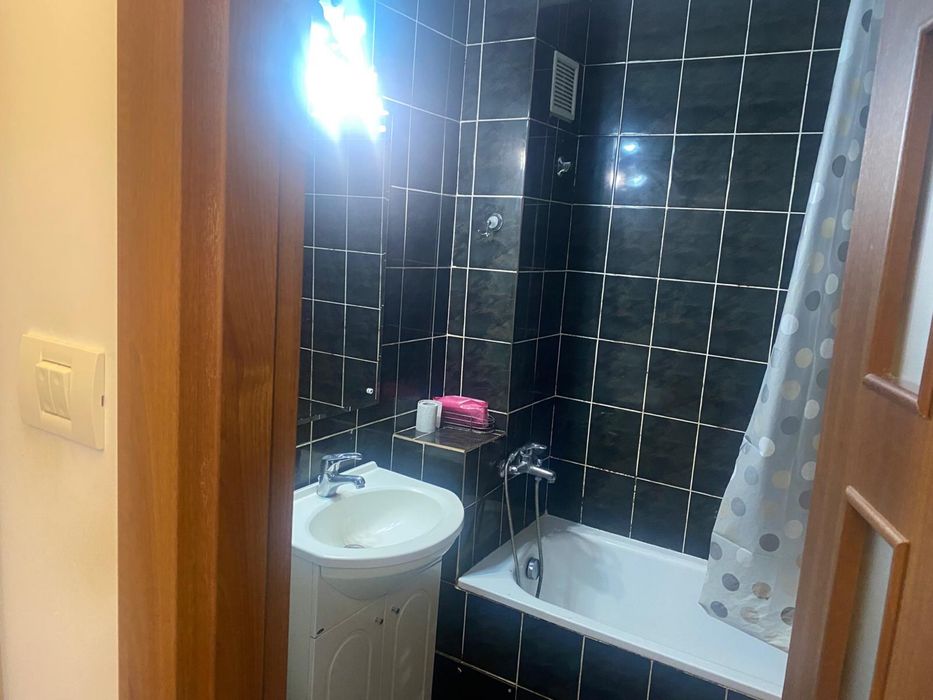 Inchiriez apartament 3 camere