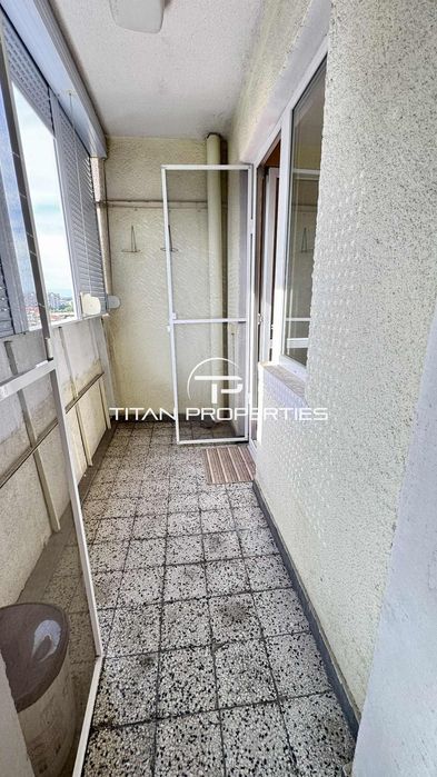 Тристаен апартамент за продажба в кв. Кършияка