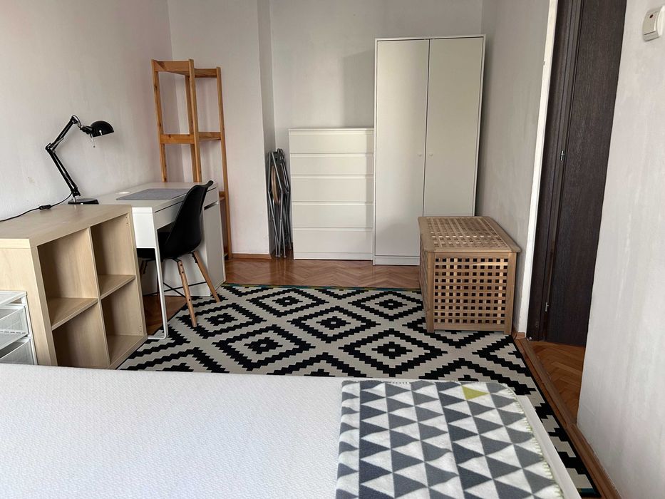 Închiriez apartament 2 camere lângă Medicină (str. Vasile Goldiș)