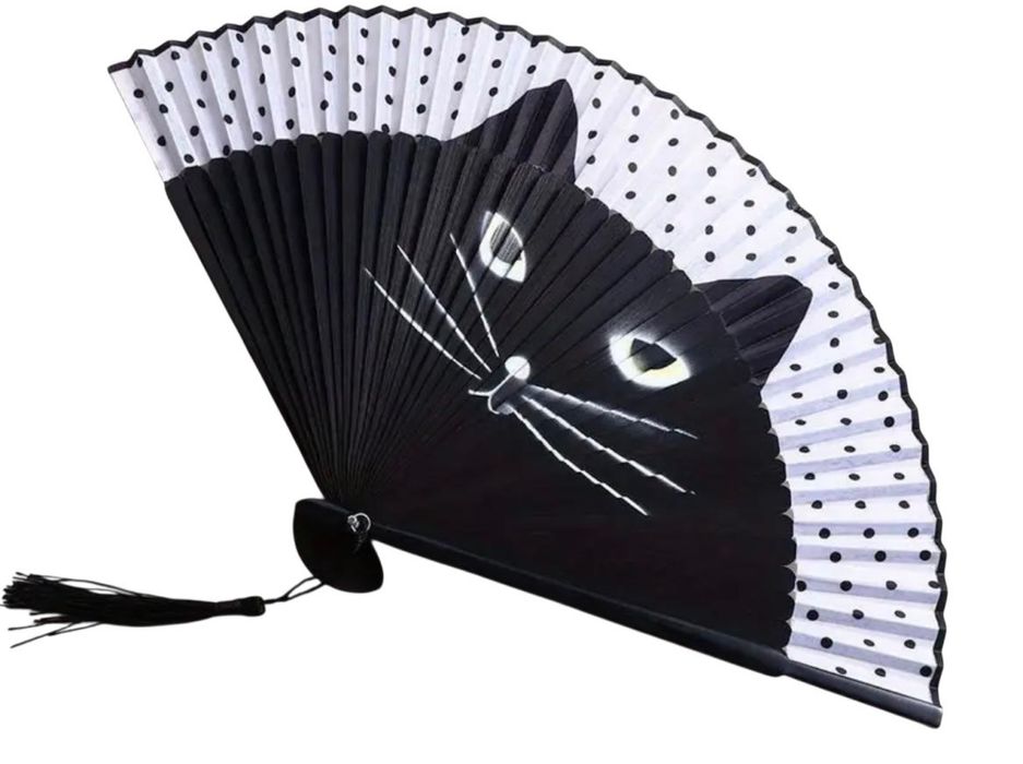 Веер с кошаьим лицом