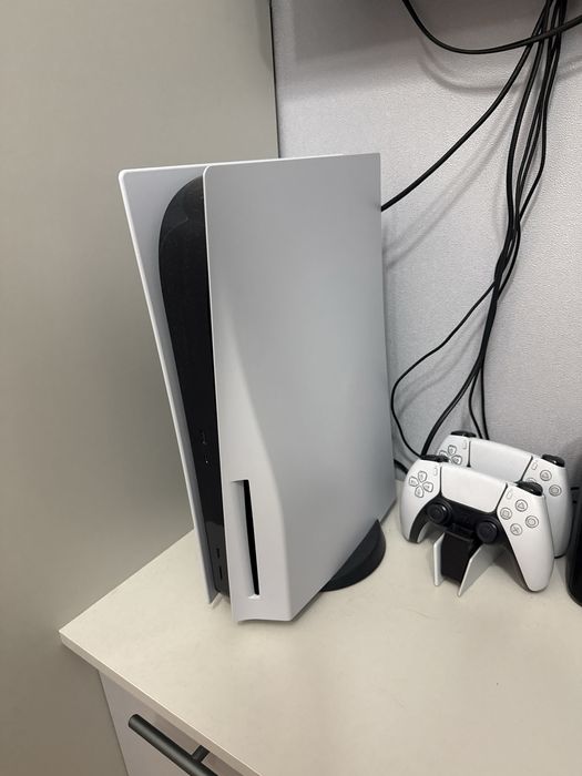 Playstation 5 + 2 дуалсенса