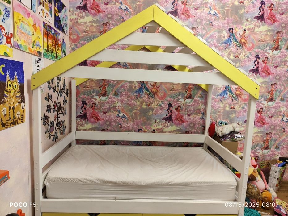 Продам детскую кроватку-домик