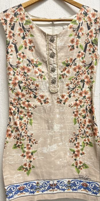 Рокля на цветя. …