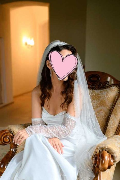 Rochie de mireasa semi-sirena