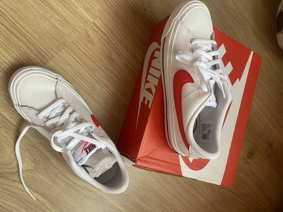 Маратонки NIKE нови