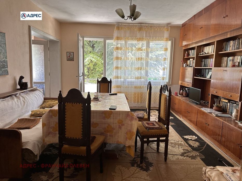 Продава се Тристаен апартамент в Плевен, Идеален център - 106 кв.м за 1699 €/кв.м - Снимка #2