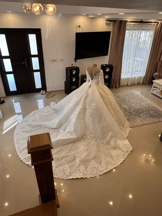 Vand rochie de mireasa cu corset reglabil