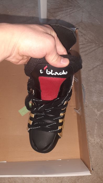 Срочно продам коньки 41 размер.