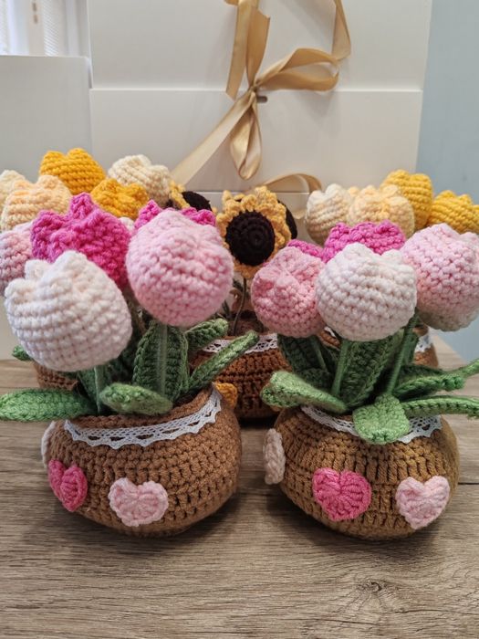 Ръчно плетени цветя, букети, подаръчни кутии/подарък handmade за жена