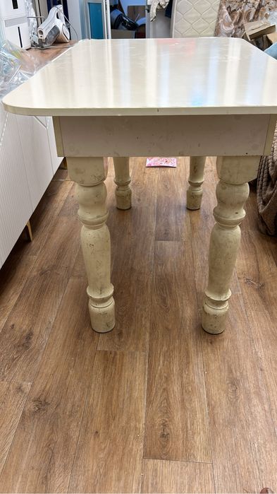 Стол для кухни..