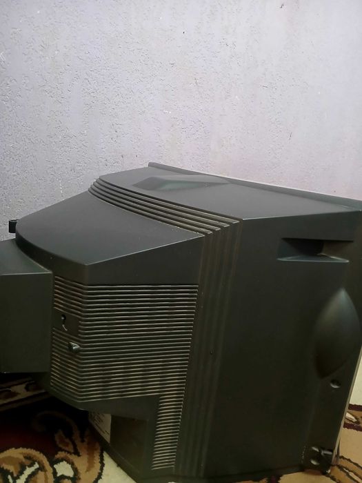 Телевизор LG в хорошем состоянии