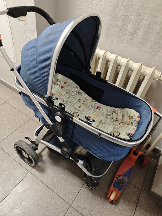 Отдам детскую коляску.