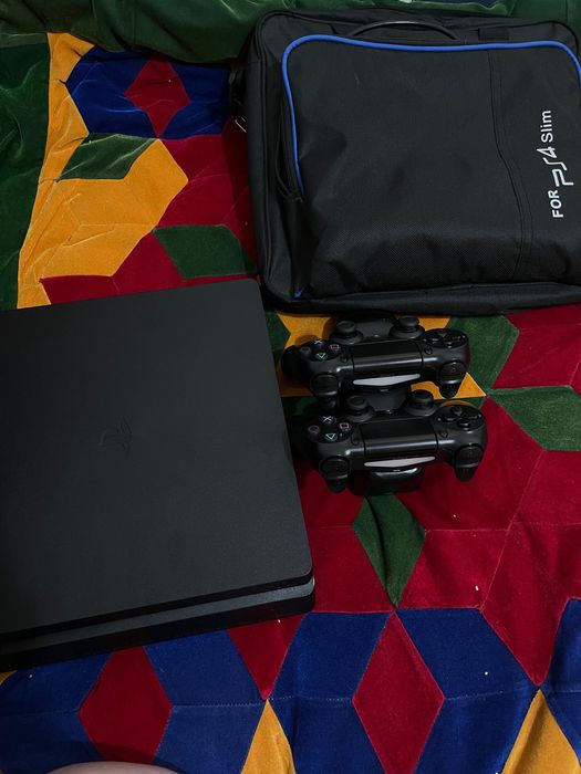 PS 4 slim продам срочно