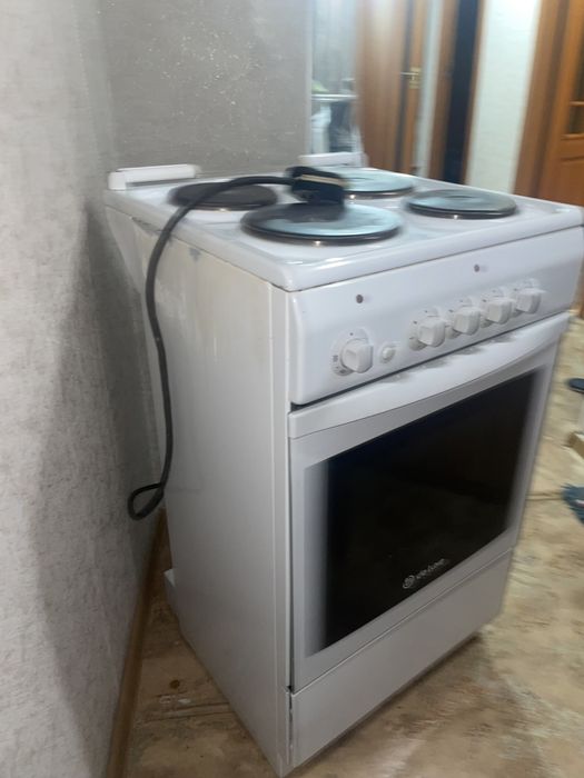 Продам Эл Плиту DeLuxe. 20000