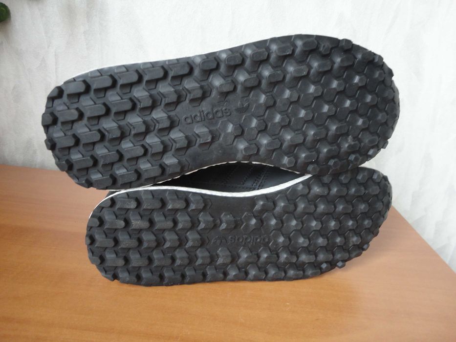 N39 Adidas/нови/естествена кожа/дамски маратонки