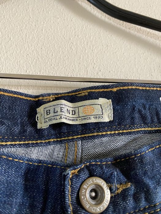 Blugi noi cu eticheta