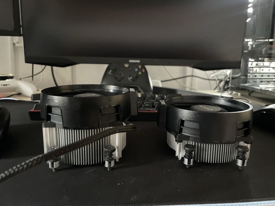 Vand  2 coolere procesor am 4