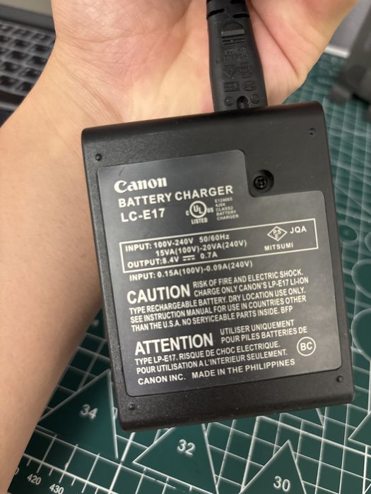 Зарядное устройство Canon LC-E17
