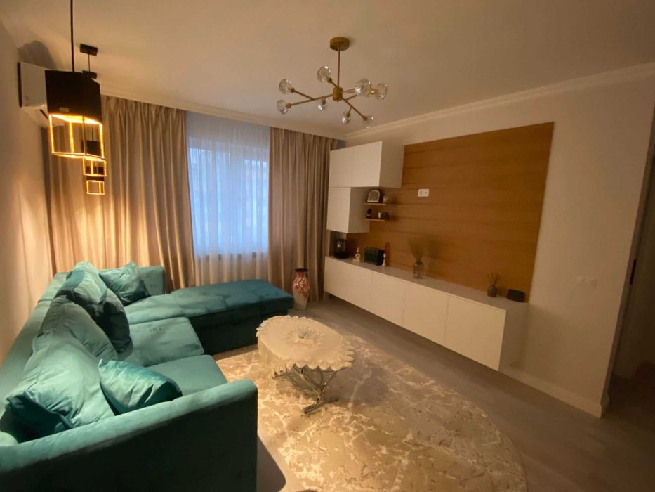 Inchiriez apartament 3 camere zona centrala Policlinica Areni mobilat