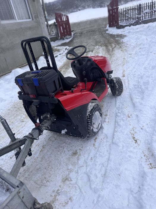 Vând tractoraș de gazon