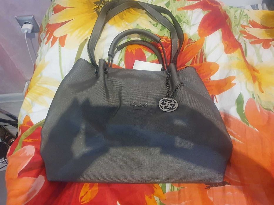 Чисто нова дамска чанта