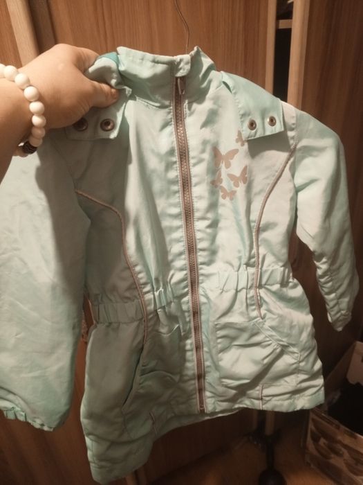 Продам куртку на девочку 5 лет