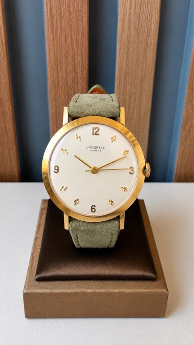 Universal Genève – 18K масивно злато – Vintage Swiss