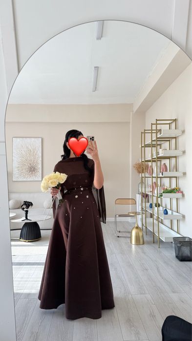 Платья вечерние