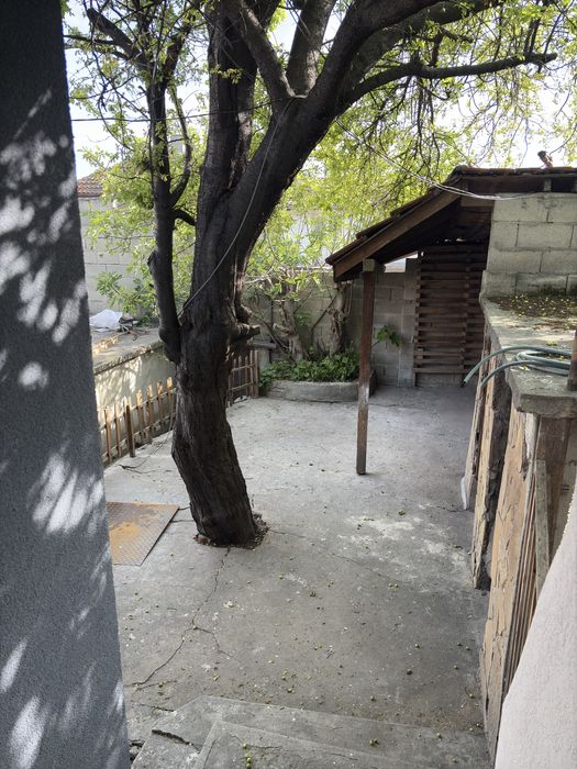 Давам къща под наем