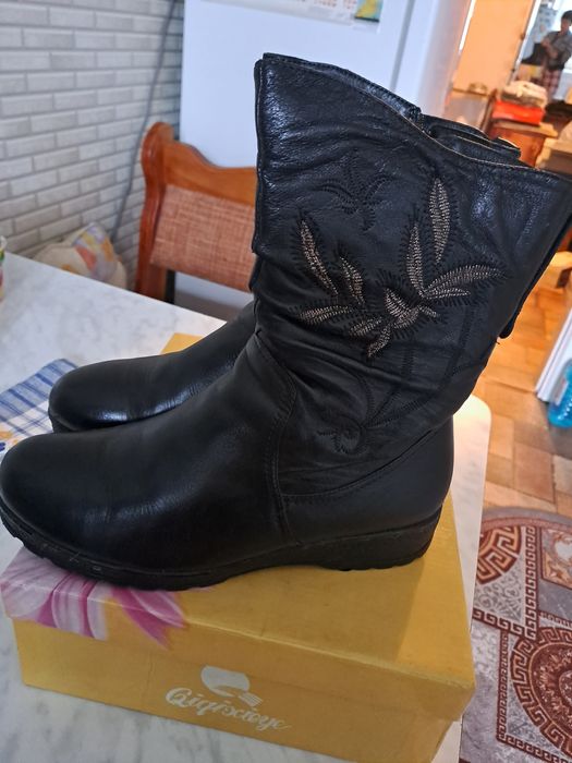 Срочно продам лоферы 40