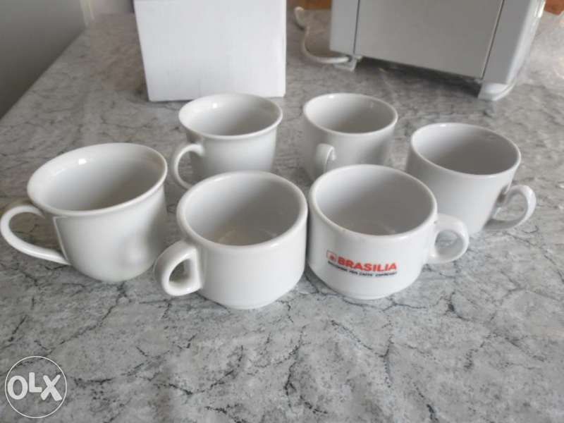 ретро различни съдове за украса или колекция