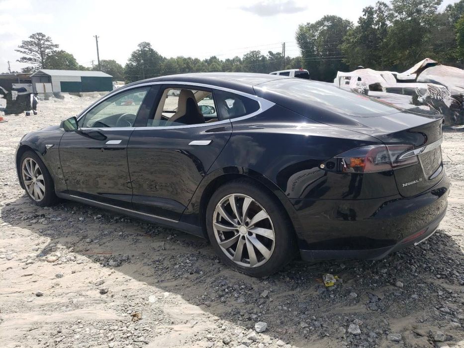 Продавам Тесла Модел С на части 2014 година