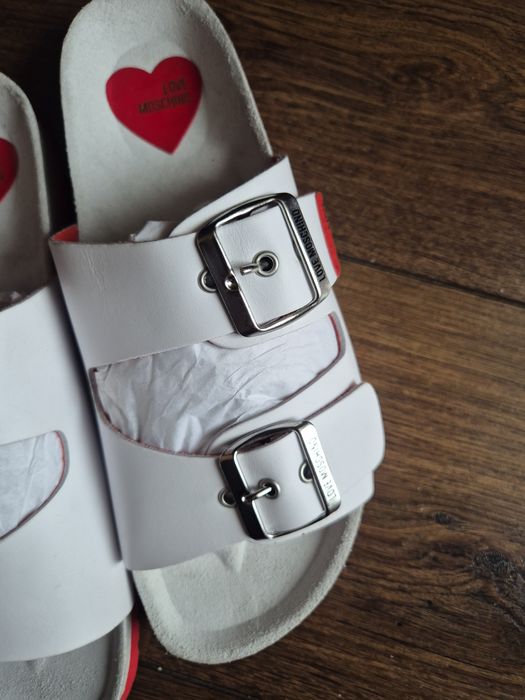 Moschino чехли N41 и Chanel N40 сникърси