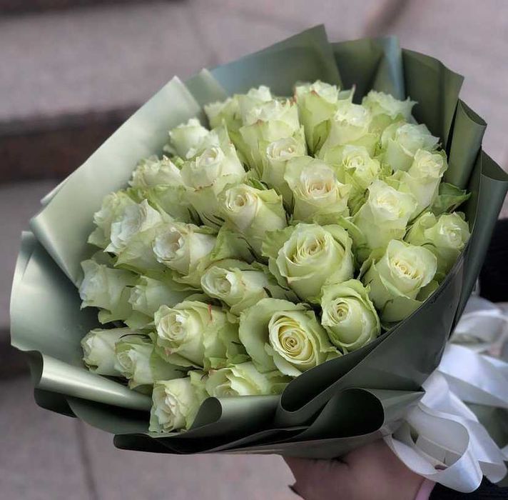 Кустовые розы, кустовые хризантемы,  розы, пионы, каллы, гортензии
