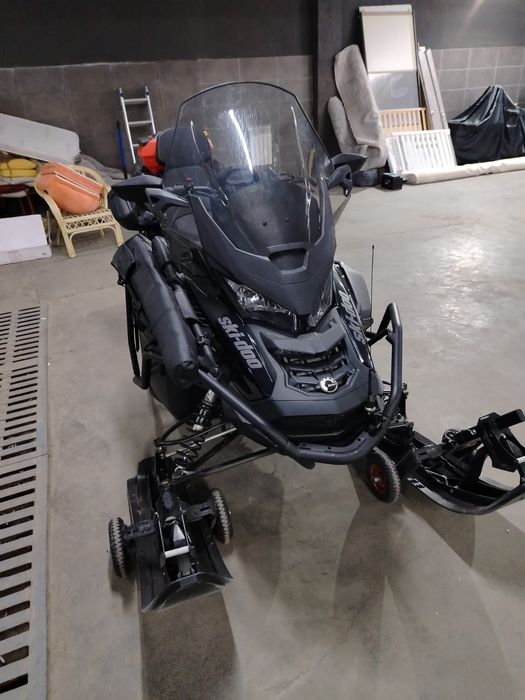 BRP Ski-Doo Expedition 900