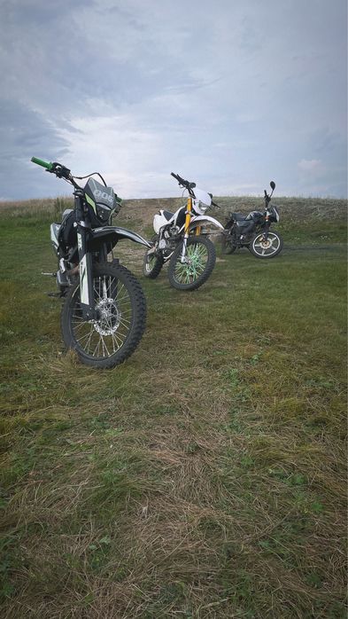 Продаются мотоцикл эндуро 250сс