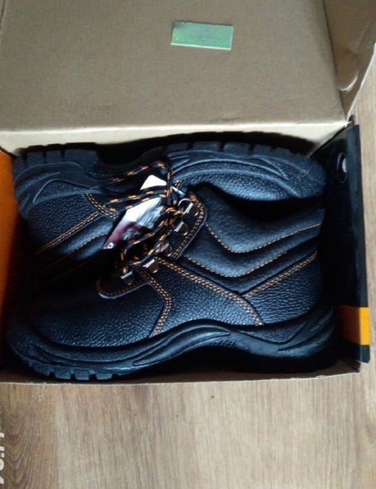 Bocanci din piele, marimea 40 - 41 , nou