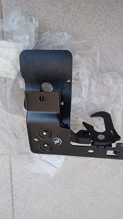 Inchizatoare capota Audi A3 8P