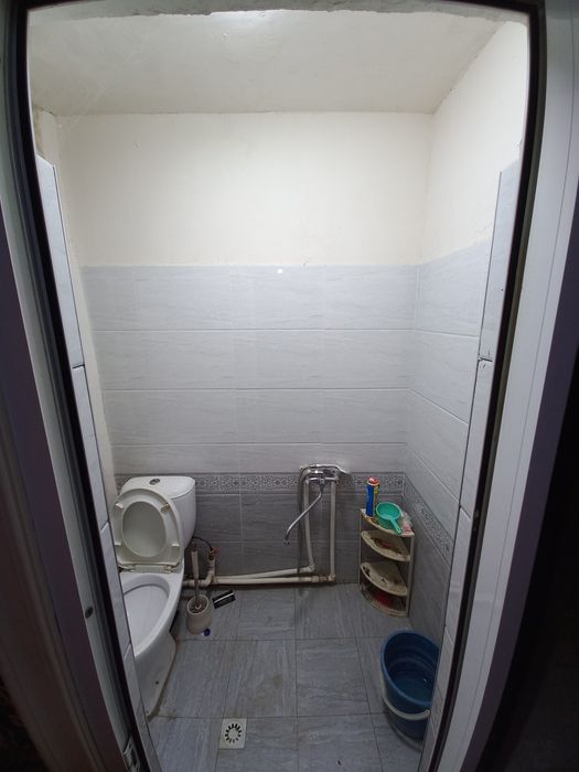 Арендага 1 хона 2 этаж Азиз бозорга якин.Агентство