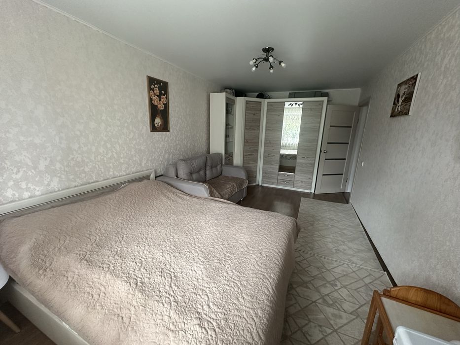 Продам  двух комнатную квартиру.