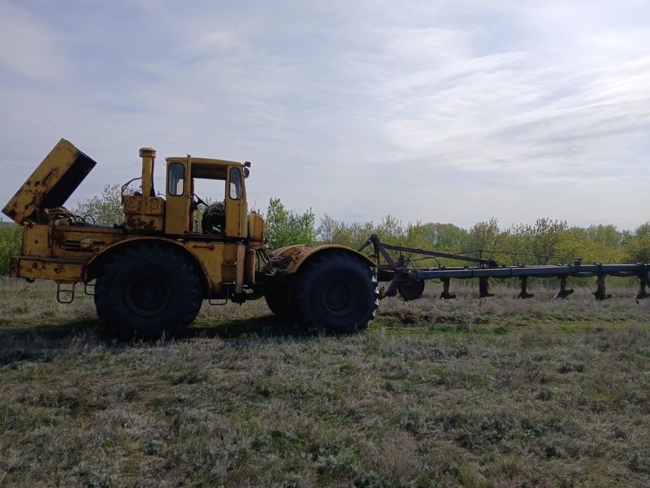 Продам К-700 с плугом и угольником